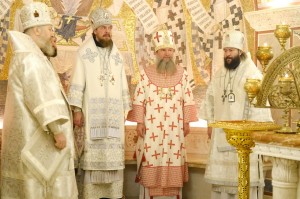 Настоятель Богоявленского  мужского монастыря Игумен Нестор (Болков) принял участие в Божественной Литургии в кафедральном Соборе Рождества Христова , посвященная празднику Собора Архистратига Михаила и прочих Небесных Сил бесплотных., 