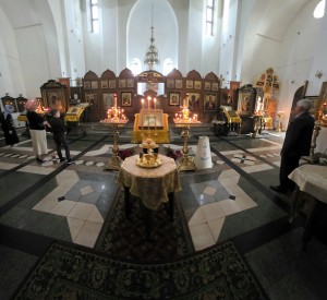 В Богоявленском епархиальном мужском монастыре города Челябинска совершили всенощное бдение с литией., 