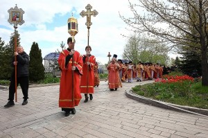 7 мая митрополит Челябинский и Миасский Алексий совершил Божественную литургию в Богоявленском мужском монастыре города Челябинска., 