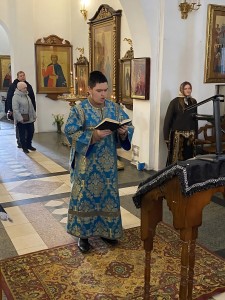 В канун Похвалы Пресвятой Богородицы Игумен Нестор (Болков ) возглавил вечернее богослужение с чтением Акафиста Похвалы Пресвятой Богородицы в Богоявленском мужском монастыре., 