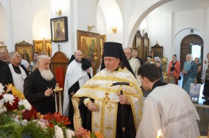 В Богоявленском епархиальном мужском монастыре города Челябинска совершили всенощное бдение с литией., 