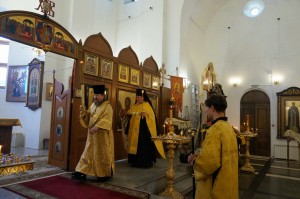 В Богоявленском епархиальном мужском монастыре города Челябинска совершили всенощное бдение с литией., 