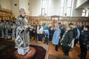 Настоятель Богоявленского мужского монастыря города Челябинска игумен Нестор (Болков) с клириками Богоявленского мужского монастыря принял участие в Божественной Литургии в храме святителя Василия Великого в  Челябинске., 