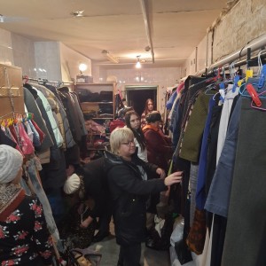 22 октября 2023 года, волонтерами отдела по социальному служению Богоявленского мужского монастыря в рамках проекта «ДАР»,состоялась благотворительная раздача одежды, обуви прихожанам святой обители., 