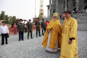 Торжественное Богослужение в строящемся соборе, 