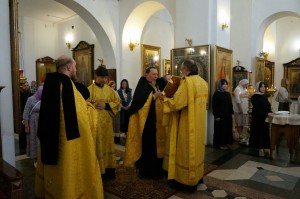 В Богоявленском епархиальном мужском монастыре города Челябинска совершили всенощное бдение с литией., 