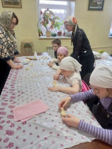 9 марта 2025 года в Воскресной школы провели общий урок для младшей и средних групп на тему "Чудес не жалко для друзей"., 