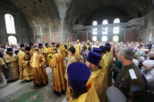 Торжественное Богослужение в строящемся соборе, 