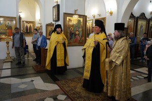 В Богоявленском епархиальном мужском монастыре города Челябинска совершили всенощное бдение с литией., 