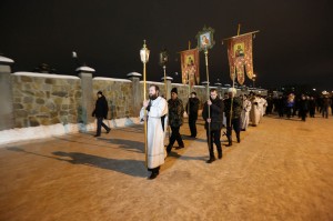 Владыка Григорий совершил ночную праздничную литургию в Богоявленском монастыре, 