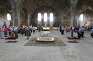 Торжественное Богослужение в строящемся соборе, 