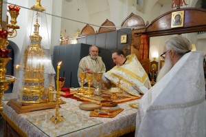 В Богоявленском  мужском монастыре  Игумен Нестор (Болков ) возглавил Божественную Литургию в Богоявленском мужском монастыре города Челябинска., 