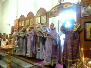 Игумен Нестор (Болков ) в Великий Четверг совершил Литургию святителя Василия Великого в Богоявленском мужском монастыре., 