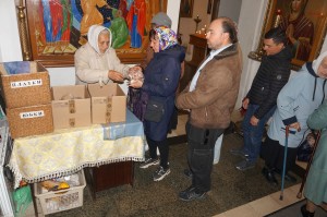 В Богоявленском епархиальном мужском монастыре состоялась воскресная благотворительная раздача пряников., 