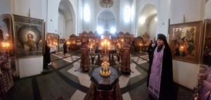 В канун Недели 2-й Великого поста, игумен Нестор (Болков) с клириками обители совершил всенощное бдение в Богоявленском мужском монастыре. города Челябинска, 