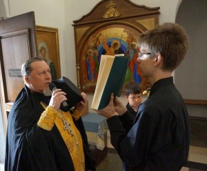 28 июня 2025 года, в канун Недели 3-ой по Пятидесятнице, перенесение мощей свт. Феофана, Затворника Вышенского, Игумен Нестор (Болков) совершил всенощное бдение с литией в Богоявленском епархиальном мужском монастыре города Челябинска., 