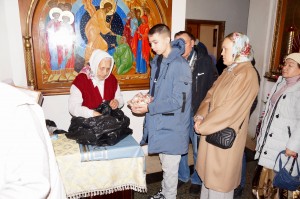 В Богоявленском епархиальном мужском монастыре состоялась воскресная благотворительная раздача пряников., 