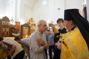 В канун празднования памяти первоверховных апостолов Петра и Павла  в Богоявленском мужском монастыре Челябинска совершили всенощное бдение с литией., 