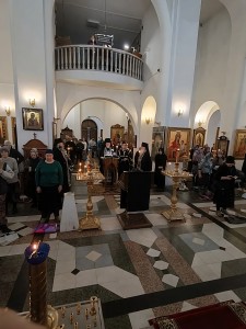 В Богоявленском мужском монастыре города Челябинска совершили Великое повечерие с чтением 1-й части Великого покаянного канона Андрея Критского., 