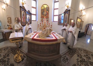 В Богоявленском епархиальном мужском монастыре Игумен Нестор (Болков ) возглавил Божественную Литургию в соединение с Великой вечерней(с чтением 8-ми паремий), Навечерие Рождества Христова (Рождественский сочельник)., 