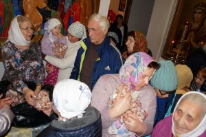 В Богоявленском епархиальном мужском монастыре состоялась воскресная благотворительная раздача пряников и хлеба., 