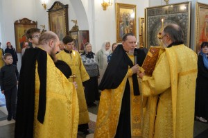 28 июня 2025 года, в канун Недели 3-ой по Пятидесятнице, перенесение мощей свт. Феофана, Затворника Вышенского, Игумен Нестор (Болков) совершил всенощное бдение с литией в Богоявленском епархиальном мужском монастыре города Челябинска., 