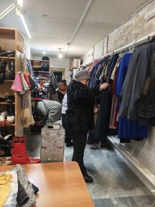 В Богоявленском  мужском монастыре  состоялась  благотворительная раздача одежды и обуви., 