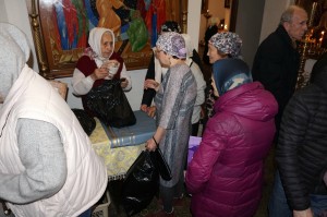 В Богоявленском епархиальном мужском монастыре состоялась воскресная благотворительная раздача пряников., 