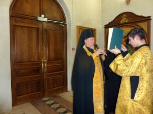 В Богоявленском епархиальном мужском монастыре Игумен Нестор (Болков ) возглавил Всенощное бдение с литией., 