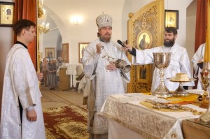 В праздник Владимирской иконы Божией Матери, Настоятель Богоявленского епархиального мужского монастыря Игумен Нестор ( Болков)принял участие в Божественной Литургии в храме Покрова Пресвятой Богородицы села Булзи Каслинского района., 