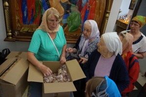 В Богоявленском епархиальном мужском монастыре состоялась благотворительная раздача пряников., 