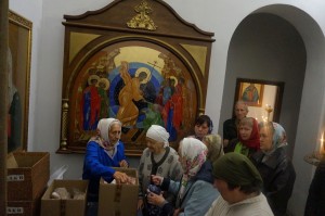 В Богоявленском епархиальном мужском монастыре состоялась воскресная благотворительная раздача пряников., 