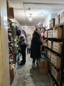 В Богоявленском  мужском монастыре  состоялась  благотворительная раздача одежды и обуви., 