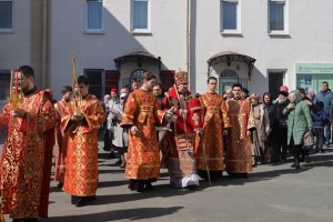 Игумен Нестор(Болков), настоятель Богоявленского мужского монастыря г. Челябинска, принял участие в Литургии в понедельник Светлой седмицы в Свято-Симеоновском кафедральном Соборе , которую возглавил митрополит Алексий ., 