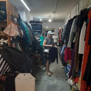 В Богоявленском епархиальном мужском монастыре состоялась благотворительная раздача нуждающимся людям одежды и обуви., 