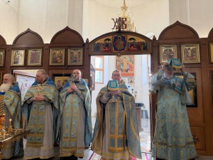 В Субботу Акафиста Похвалы Пресвятой Богородицы Игумен Нестор(Болков) возглавил Литургию в Богоявленском мужском монастыре города Челябинска., 