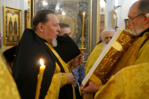 В Богоявленском епархиальном мужском монастыре города Челябинска совершили всенощное бдение с литией., 