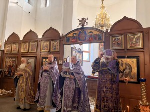 В Неделю 5-ю Великого поста Игумен Нестор (Болков) возглавил Божественную Литургию в Богоявленском мужском монастыре города Челябинска., 