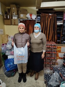 Богоявленский мужской монастырь провел благотворительную раздачу продуктовых наборов., 