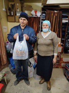 Богоявленский мужской монастырь провел благотворительную раздачу продуктовых наборов., 
