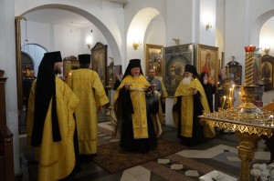 В Богоявленском епархиальном мужском монастыре города Челябинска совершили всенощное бдение с литией., 