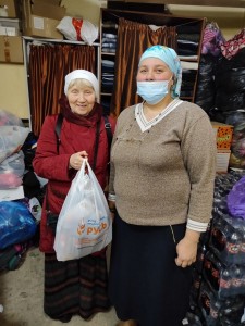 Богоявленский мужской монастырь провел благотворительную раздачу продуктовых наборов., 