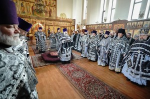 Настоятель Богоявленского мужского монастыря города Челябинска игумен Нестор (Болков) с клириками Богоявленского мужского монастыря принял участие в Божественной Литургии в храме святителя Василия Великого в  Челябинске., 