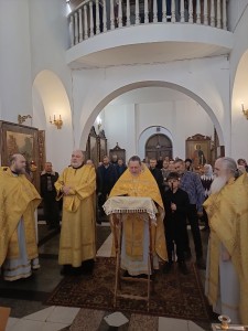 В Богоявленском епархиальном мужском монастыре города Челябинска совершили Божественную Литургию., 