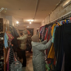 5 ноября 2023 года в Богоявленском мужском монастыре, в рамках социального проекта «ДАР», прошла очередная акция по благотворительной раздаче одежды, обуви нуждающимся, в которой приняли участие не только прихожане святой обители , но и жители Ленинского, 