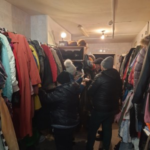 5 ноября 2023 года в Богоявленском мужском монастыре, в рамках социального проекта «ДАР», прошла очередная акция по благотворительной раздаче одежды, обуви нуждающимся, в которой приняли участие не только прихожане святой обители , но и жители Ленинского, 