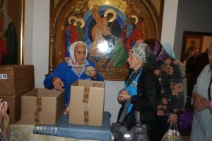 В Богоявленском епархиальном мужском монастыре состоялась воскресная благотворительная раздача пряников., 