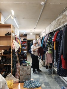 В Богоявленском  мужском монастыре  состоялась  благотворительная раздача одежды и обуви., 