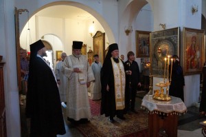 В Богоявленском епархиальном мужском монастыре города Челябинска совершили всенощное бдение с литией., 